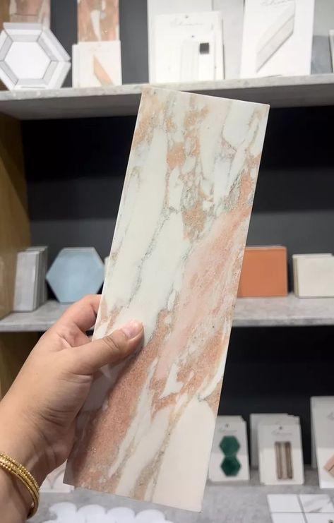 I Tried Making This Viral DIY Tray, and It Took Less Than 5 Minutes Diy Marble Shelves, Diy Marble Tray, Diy Marble Charcuterie Board, Diy Faux Marble, Marble Resin Tray, Marble Shelf, Kitchen Tray, Diy Marble, Diy Tray