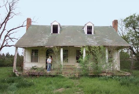 <b>Before:</b> Home Exteriorcountryliving Restoring Old Houses, Small Cottage Homes, Historic Renovation, Home Remodeling Diy, Southern Homes, Grand Homes, English Country House, Cottage Design, Historic Home