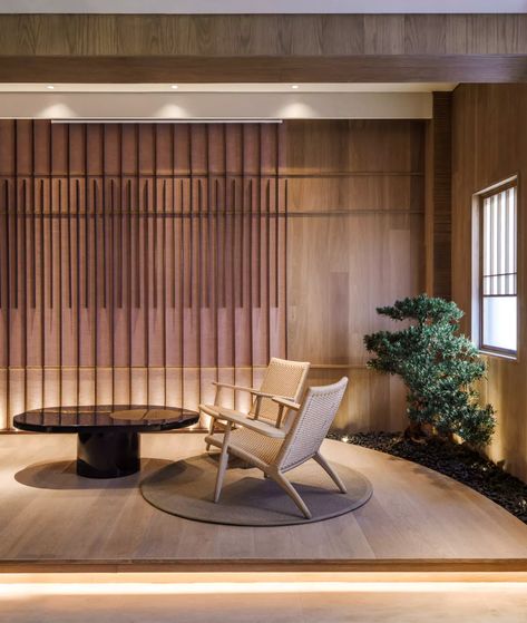 酒窝 at Base Aufu | Seth Powers Photography | Archinect Japanese Lounge, Japanese Restaurant Design, Japanese Hotel, Lounge Interiors, Timeless Interior, Hotel Lounge, Japanese Interior Design, H Design, Lounge Design