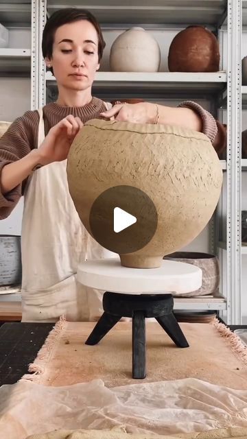 Large Clay Vase, Ceramic Sculpture Ideas Inspiration, Tall Pottery Vase Ideas, Pinch Pot Vase Ideas, Clay Videos Diy, Handmade Pottery Vase, Clay Vessels Ideas, High School Ceramics Projects, Coil Building Ceramics