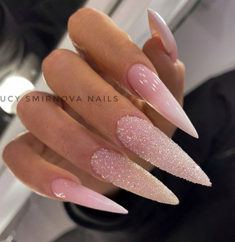 Neutral Nail Designs Stilleto, Nude Stiletto Nail Designs, Elegant Stiletto Nails, Trendy Nails Stiletto, Neutral Nails Acrylic, Pink Stiletto Nails, Sharp Nails, Pointy Nails, Pink Glitter Nails