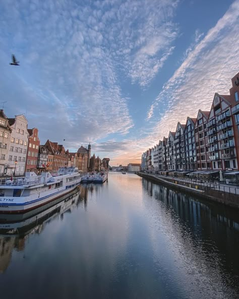 Sky Wallpaper Aesthetic, Bridge City, Gdansk Poland, Sky Wallpaper, University Life, Travel Locations, Autumn 2024, Gdansk, Beautiful View