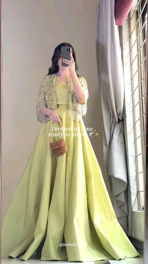 Fancy Dress Patterns, Pretty Dresses Casual, Simple Dress Casual, Party Wear Gowns, Shadi Dresses, Long Frock Designs, Latest Dress Design, Gowns Dresses Elegant, Beautiful Pakistani Dresses