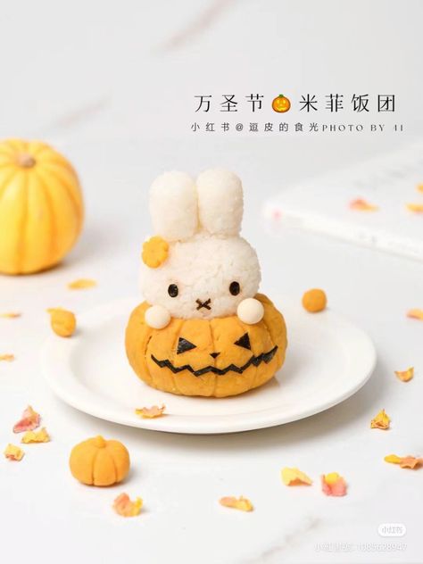 Mochi Bread, Dog Bread, Halloween Breakfast, Beautiful Desserts, Character Cakes, Halloween Snacks, Peanut Butter Banana, Halloween Cakes, Ice Cream Cake