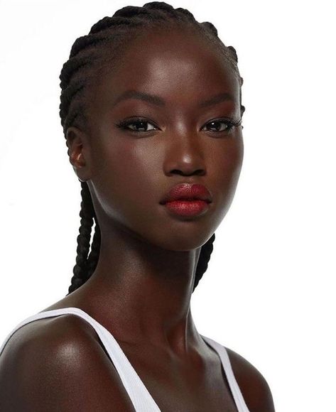 Anok Yai, Dark Skin Models, Dark Skin Beauty, Dark Skin Makeup, Dark Skin Women, African Beauty, Dark Beauty, Short Hairstyles For Women, Black Is Beautiful