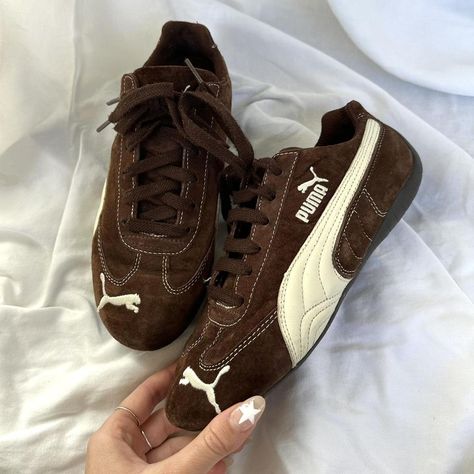 Amazing vintage brown puma sneakers! I am in love... - Depop Cute Vintage Sneakers, Vintage Style Sneakers, Brown Puma Shoes, Vintage Brown Shoes, Puma Vintage Shoes, Vintage Puma Sneakers, Brown Aesthetic Shoes, Brown Shoes Aesthetic, Trainers Aesthetic