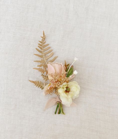 Neutral Boutonniere, Unique Boutonniere, Fall Boutonniere, Boho Boutonniere, Summer Wedding Floral, Wedding Boutonnieres, Modern Wedding Flowers, Boho Wedding Inspiration, Hawaiian Wedding