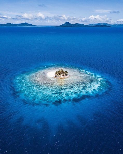 Follow us around nature’s wonders 🍁🌿PHOTOGRAPHER @robertmichaelpoole Juli 01, 2018 LOCATION #micronesia CHOSEN BY @Dario_Di_Giorgio REF… Chuuk Lagoon, Ocean Images, Natural Inspiration, Kangaroo Island, Hidden Beauty, Marshall Islands, Photography For Beginners, Beauty Shots, Paradise Island