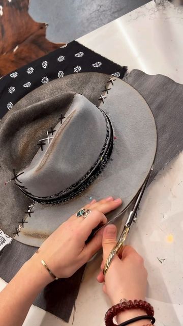 How To Decorate A Hat, How To Burn Felt Hats, How To Paint Hats, Custom Cowboy Hats Handmade, Felt Hat Burning Designs Diy, Hat Bands Diy Ideas Western, Diy Western Hat, Diy Hats For Women, Custom Hats For Women