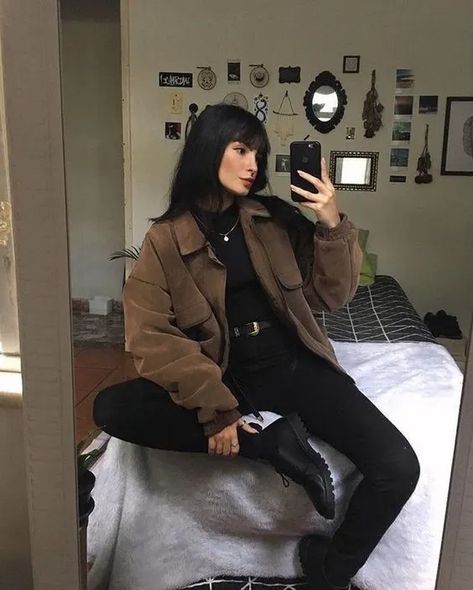 30+ Super Stylish Winter Outfits for Women 2023 - HubPages Dark Academia Aesthetic Outfit Woman, Dark Academia Aesthetic Outfit, Soft Grunge Outfits, Dark Academia Outfit, Outfit 2020, Goth Outfit, Tokyo Street Fashion, Estilo Grunge, Stylish Winter Outfits