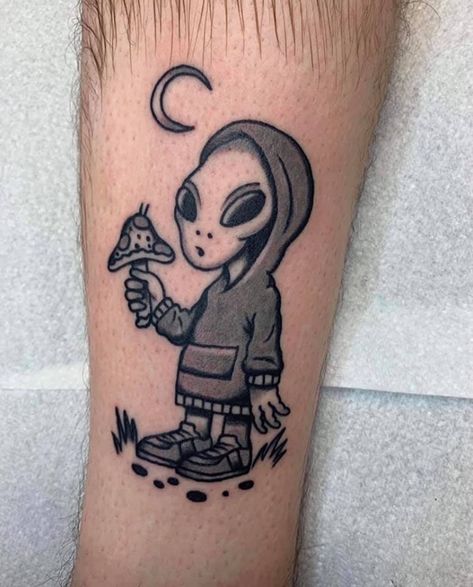 54 Awesome Alien Tattoos - Inked and Faded Small Alien Tattoo, Spaceship Tattoo, Horrible Tattoos, Ufo Tattoo, Traditional Tattoo Inspiration, Free Tattoo Designs, Alien Tattoo, Omerta Tattoo, Flash Tattoo Designs