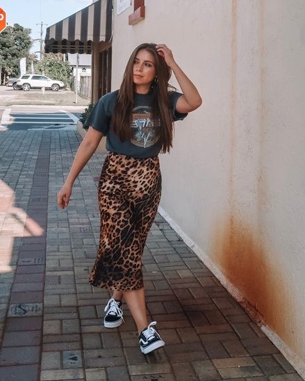 Happy hump dayyyy, feeling fresh in a leopard skirt and band tee💁🏽‍♀️ #MyShopStyle #ShopStyle #LooksChallenge Band Tee And Skirt Outfit, Leopard Print Skirt Outfit, Shirt Skirt Outfit, Leopard Skirt Outfit, Band Tee Outfits, Printed Skirt Outfit, Leopard Print Midi Skirt, Tee Shirt Outfit, Inspo Makeup