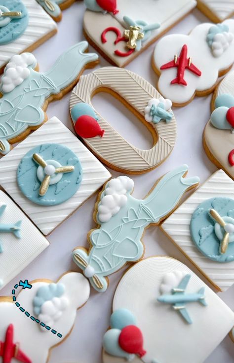 Airplane Birthday Cookies, Plane Cookies, Helicopter Party, Airplane Cookies, Train Cookies, Planes Birthday Party, Planes Birthday, Pastry Design, Cookies Decoradas