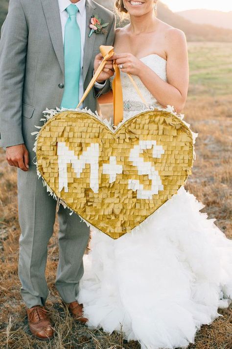 Outdoor Engagement Party Decorations, Backyard Engagement Party Decorations, Ceremony Backdrop Indoor, Outdoor Engagement Party, Fun Engagement Party, Engagement Party Decorations Diy, Wedding Pinata, Backyard Engagement Parties, Engagement Party Diy