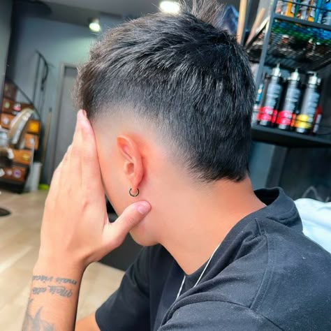 Cortes Aesthetic, Very Short Hair Men, Boys Fade Haircut, Taper Fade Short Hair, Fade Haircut Curly Hair, Short Fade Haircut, Mohawk Hairstyles Men, Low Fade Haircut, Guy Haircuts Long