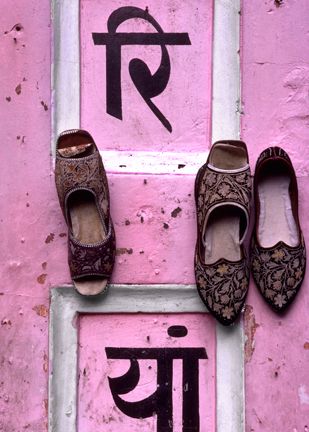 Rajastani shoes on a rooftop patio in the Pink City of Jaipur, Rajastan, India. You may purchase this print at:https://tinyurl.com/yd35rdld Joseph Radhik, Pastel Violet, Mother India, Indian Shoes, Indian Pink, India Colors, Shoes Photo, Colour Inspiration, Indian Aesthetic