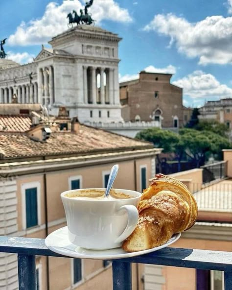 Coffee In Italy, Italian Balcony, Gelato Italy, Italy Vibes, Italy Coffee, Bergamo Italy, Breakfast Coffee, Coffee Break, Coffee Time