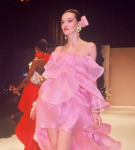 2,571 Likes, 7 Comments - Virgo Mood (@virgomood) on Instagram: “Givenchy 1991 🌷” Givenchy 90s, Virgo Mood, 90s Runway, Runway Fashion Couture, Dreamy Dress, Yes To The Dress, Brides And Bridesmaids, Couture Fashion, 90s Fashion