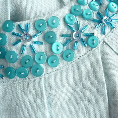 Biolinnen Dress with Robin's Egg Blue Buttons on Neckline. Bead Embroidery Patterns, Diy Buttons, Embroidery Designs Fashion, Button Art, Button Jewelry, Button Crafts, Embroidery Tutorials, Sewing For Kids, Sewing Techniques