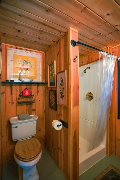 Cabin Bathroom Ideas Rustic, Rustic Tiny House Cabin, Tiny Cabin Bathroom, Small Cabin Bathroom, Tiny Cabin Kitchen, Small Cabin Ideas, Rustic Tiny House, Old California, Tiny Bath