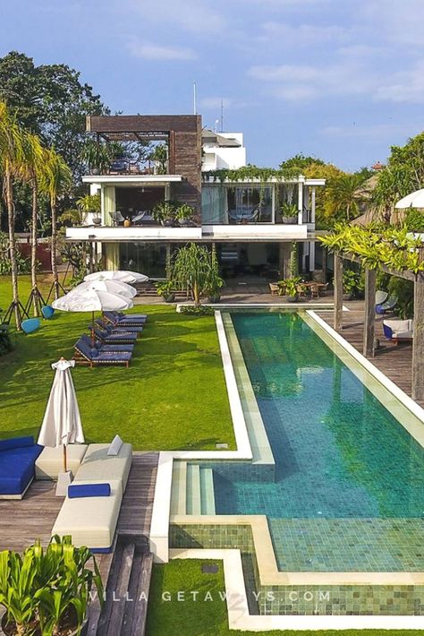 Stunning Bedrooms, Beach Front House, Villas In Bali, Day Beds, Nusa Lembongan, Bali Lombok, Beach Weather, Modern Villa Design, Bali Beaches