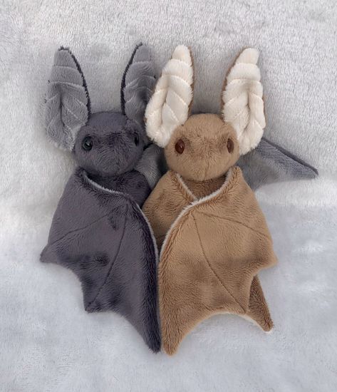 Fern 🌿 🧵✂️🧸 on Twitter: "A custom bat couple with magnetic noses 🥰 I like this set because they are natural bat colors 🦇… " Bat Couple, Creepy Stuffed Animals, Doll Plushies, Cute Small Animals, Plushie Patterns, Cute Bat, Kawaii Plushies, Plush Pattern, Cute Stuffed Animals