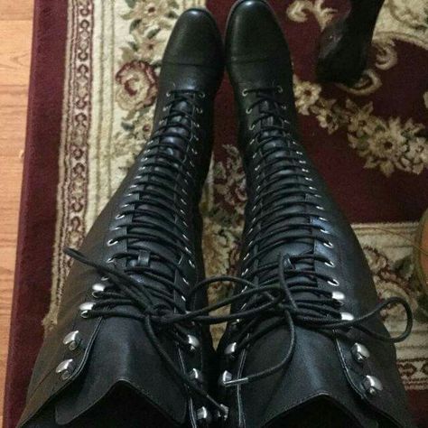 Daily Heels, High Combat Boots, Heels Gucci, Black Thigh High, Boots Women Fashion, Leather Boot, Best Sneakers, Flat Boots, Boots Women