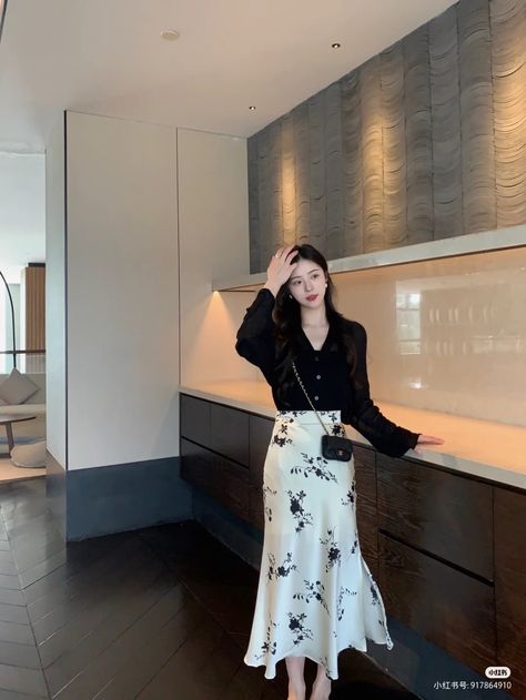 Long Skirt Classy Outfit, Kdrama Business Outfit, Attending A Wedding Outfit, Korean Work Outfit, Hongdae Fashion, Hairstyle Ribbon, Japan Outfit Ideas, Korean Outfits Men, Aesthetic Korean Fashion