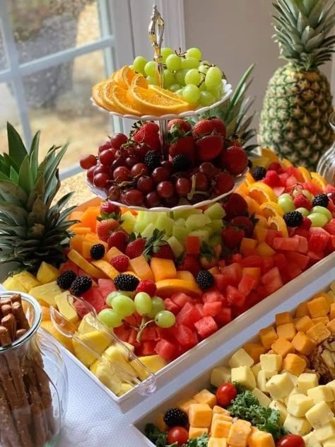 Brunch Fruit Display, Cookie Presentation Ideas Party, Fresh Fruit Display Ideas, Tiered Fruit Tray, Grad Party Fruit Ideas, Big Fruit Bowl, Large Fruit Tray, Graduation Party Fruit Display, Fruit Trays For Weddings