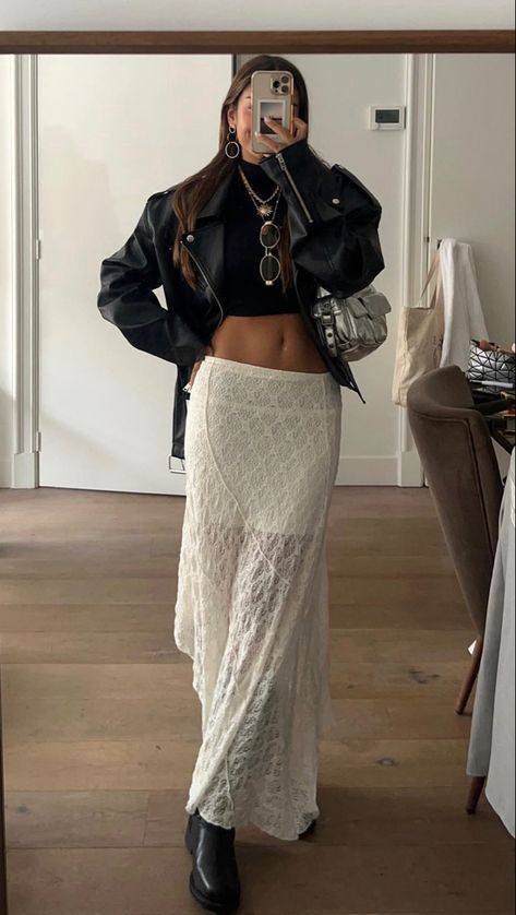 Lace Skirt Outfit Ideas, Lace Jacket Outfit, White Lace Skirt Outfit, Black Lace Skirt Outfit, Aina Simon, Homecoming Dress Ideas, Black Homecoming Dresses, Look Festival, White Lace Skirt