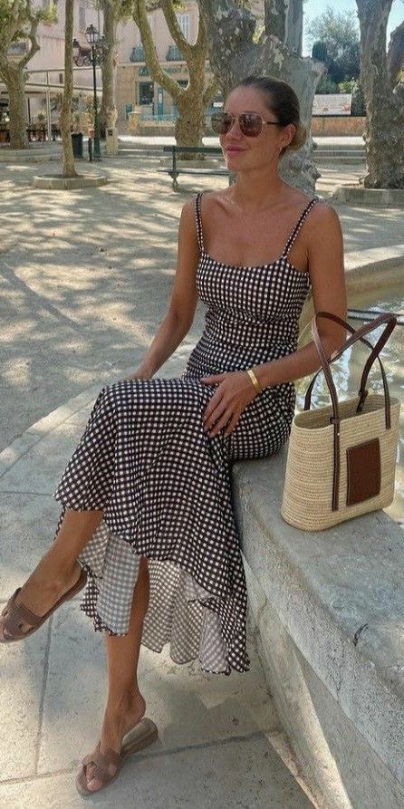 European Fashion Summer Dresses, Demicore Aesthetic, Summer Floral Beach Dress, Summer Greece Outfit, Summer In Greece Outfit, Greece Outfit Ideas Summer, Old Money Summer Dress, Classy Vacation Outfits, European Summer Wedding