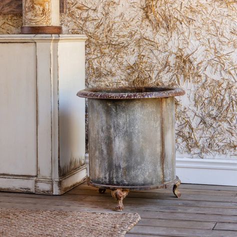 Our Tankard Metal Planter is made of heavy gauge steel and is meant to be used inside or outside. It is large enough to hold a tree or shrub and has a classic design that works with every decor. Extra Large Flower Pot, Industrial Planter, Industrial Vintage Decor, Cottage Fairytale, Tall Basket, Tree Box, Large Flower Pots, Greenhouse Plans, Urn Vase