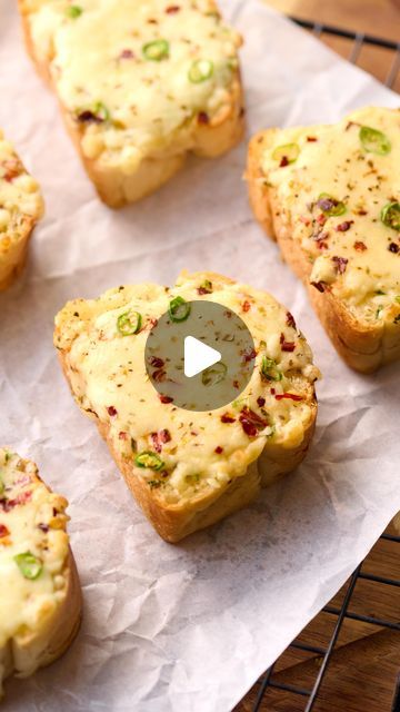 Garlic Bread Recipe, Cheesy Garlic Bread, Food Lab, Cheez It, Garlic Bread, Bread Recipes, Garlic, Snack Recipes, Oven