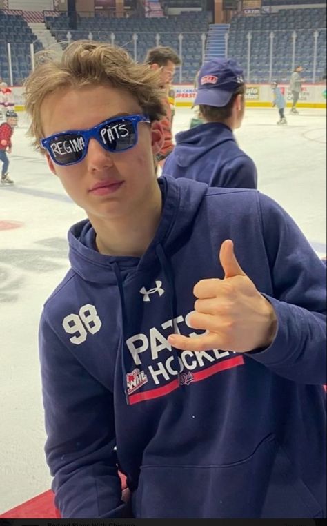 Cute Nhl Players, Jack Hughes Wallpaper Aesthetic, Connor Bedard Hockey Wallpaper, Conner Bedard Cute, Connor Bernard, Conner Bedard Hockey, Hot Hockey Players Nhl, Connor Bédard, Regina Pats