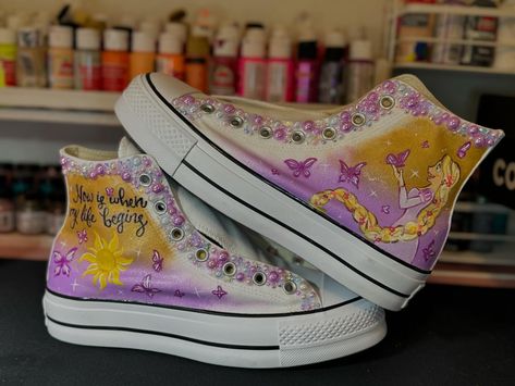 Custom Quinceañera Shoes ☀️🔥. #tangled #disney #disneyart #laalerte #converse #customshoes #handpainted #art #artist #fyp #parati #foryoupage #igdaily Rapunzel Shoes, Quinceañera Shoes, Quinceanera Shoes, Tangled Disney, Disney Shoes, Disney Costumes, Custom Shoes, Disney Art, Rapunzel