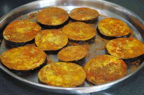 Brinjal recipe | Fried Eggplant | How to make brinjal fry recipe - Flavours on Plate Fried Brinjal Recipe, Brinjal Fry Recipe, Brinjal Recipe, Brinjal Fry, Masala Khichdi, Palak Paratha, Eggplant Fries, Fried Eggplant, Veg Snacks