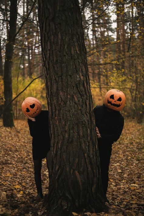 Pumpkin Photo Shoot Ideas, Funny Pumpkin Head Photoshoot, Spooky Pumpkin Head Photoshoot, Fall Pumpkin Head Photoshoot, Jack O Lantern Photoshoot, Pumpkin Head Poses, Pumpkin Heads Photoshoot, Couples Pumpkin Head Photoshoot, Pumpkin Head Ideas