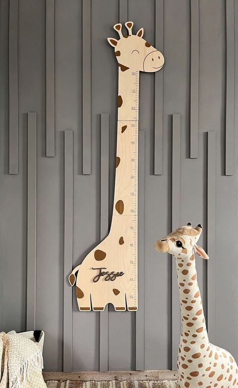 Boy Shadow, Giraffe Growth Chart, Wooden Height Chart, Lézervágott Fa, Baby Growth Chart, Wooden Growth Chart, Wall Growth Chart, Giraffe Design, Personalized Growth Chart