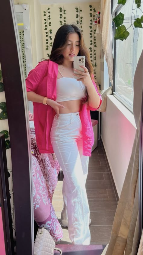 Fucsia Outfit, Look Rose, Casual College Outfits, Desi Fashion Casual, Everyday Fashion Outfits, Casual Day Outfits, Quick Outfits, Pink Outfits, Cute Simple Outfits