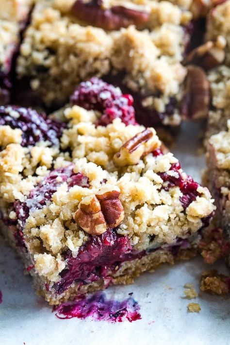 Black Raspberry Recipes, Blackberry Dessert Recipes, Berry Bars, Blackberry Oatmeal, Blueberry Crumb Bars, Vegan Dessert Bars, Blackberry Dessert, Blueberry Crumble Bars, Blueberry Filling