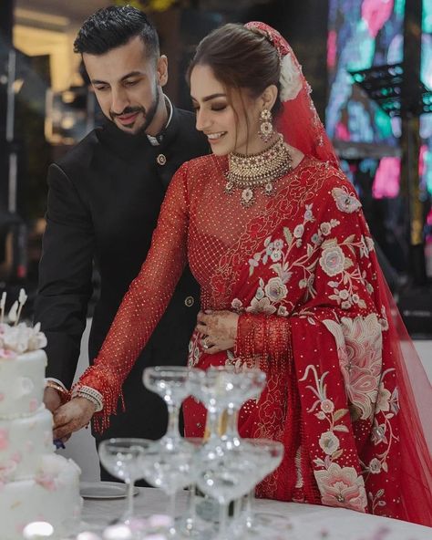 This couple nailed the reception look like a pro ♥️ Swipe to see the stunning wedding reception photos and don't miss to see the last picture😍❤ Gorgeous Bride: @jaislinchona Handsome Groom : @gurrajsingh037 MUA: @makeupbysahibachona Hair: @hairbydablu Saree: @taruntahiliani Jewelry: @sunita_shekhawat_jaipur Photographer: @nitinaroraphotography Event Planner: @rudraevent Decor: @weddinglightsevents #redsaree #reception #weddingreception #indianweddingreception #receptionbride #sare... Reception Look For Bride, Reception Look Bride Indian, Sunita Shekhawat, Indian Bridal Wear Red, 2026 Wedding, Bridal Entry, Wedding Reception Photos, Indian Reception, Reception Bride