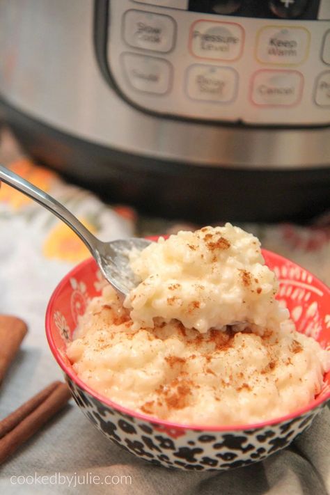 Instant Pot Arroz con Leche (Rice Pudding) - Cooked by Julie (VIDEO) Instant Pot Rice Pudding, Mexican Rice Pudding, Rice Pudding Recipe Easy, Homemade Rice Pudding, Instant Pot Rice, Rice Recipes For Dinner, Mexican Rice, Cuban Recipes, Rice Pudding