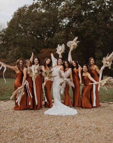 Country Western Wedding, Rusting Wedding, Western Themed Wedding, Country Theme Wedding, Future Wedding Plans, Bridesmaid Dresses Online, Wedding Inspiration Fall, Cute Wedding Ideas, Fall Wedding Colors