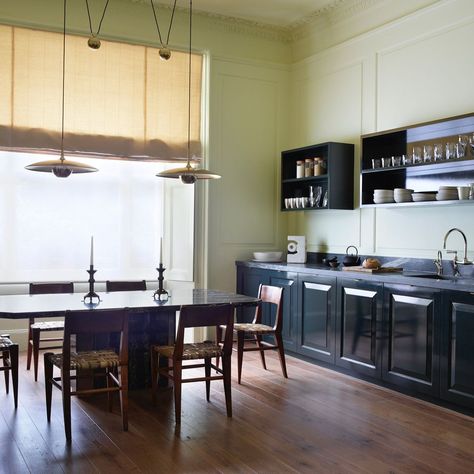 Rose Uniacke on Instagram: “A classic panelled room, in keeping with the period of this building, with intentionally contemporary cabinetry and open shelving. The…” Brass Pendant Lights, Rose Uniacke, Condo Kitchen, Kitchen Interior Design, Traditional Style Homes, Room Color Schemes, Beautiful Interior Design, Dining Room Inspiration, Dining Table Marble