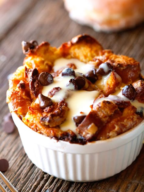 Challah Bread Pudding, Cranberry Bread Pudding, Chocolate Chip Bread Pudding, Donut Bread Pudding, Donut Bread, Best Bread Pudding Recipe, Chocolate Chip Pudding, Donut Flavors, Custard Sauce