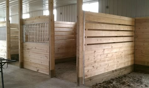 Found on Bing from www.pinterest.ca Small Barn Plans, Small Horse Barns, Barn Layout, Horse Farm Ideas, Diy Horse Barn, Barn Stalls, Horse Barn Ideas Stables, Horse Shelter, Horse Barn Designs