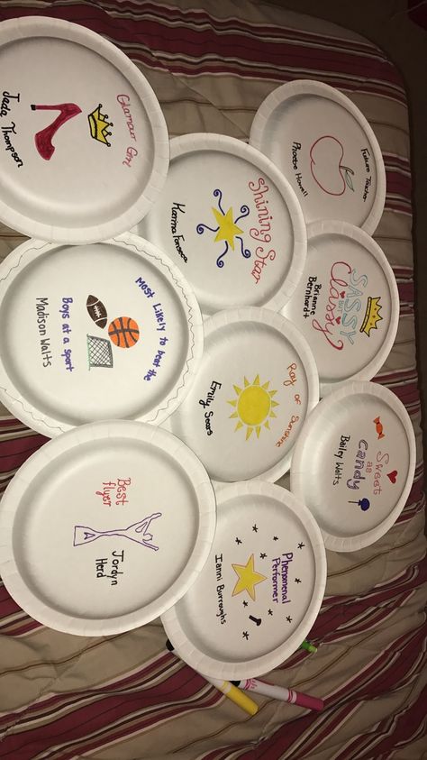 Paper plate awards for cheer ! Paper Plate Awards Swimming, Softball Paper Plate Awards, Paper Plate Awards Cheer, Cheer Paper Plate Awards, Cheer Base, Softball Awards, Paper Plate Awards, Award Ideas, Cheer Gifts