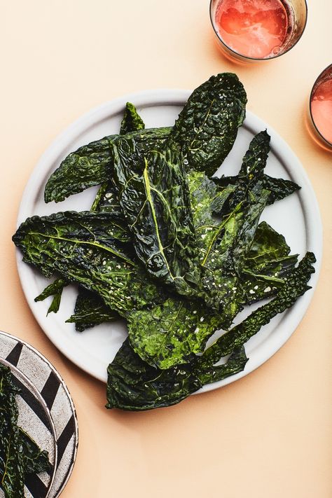 Too Many Lines, Not Enough Tacos - Bon Appétit Baked Kale Recipes, Watermelon Jerky, Energy Bars Healthy, Tuscan Kale, Healthy High Protein Snacks, Baked Kale, Kale Chip Recipes, Healthy Bedtime Snacks, 100 Calorie Snacks