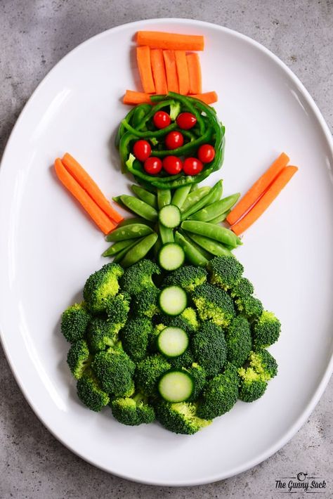 Christmas Veggie Tray, Christmas Vegetables, Holiday Potluck, Christmas Potluck, Holiday Treats Christmas, Gunny Sack, Christmas Appetizers Party, Potluck Party, Vegetable Platter