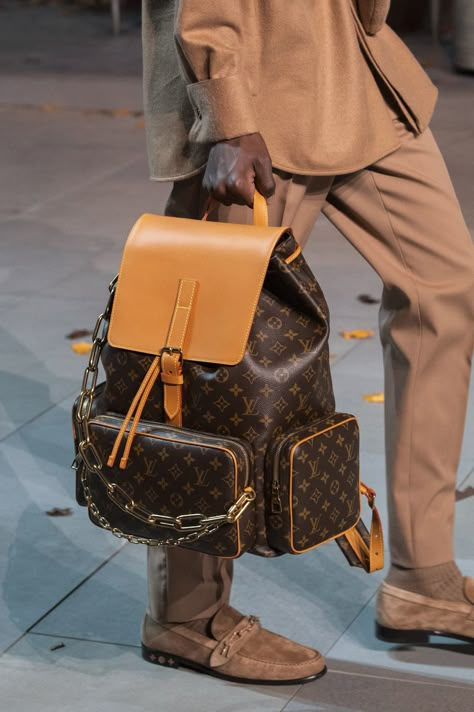 Mochila Louis Vuitton, Mens Designer Backpacks, Louis Vuitton Mens Bag, Sac Louis Vuitton, Louis Vuitton Luxury, Louis Vuitton Backpack, Mens Bags Fashion, Luxury Bags Collection, Handbags Louis Vuitton